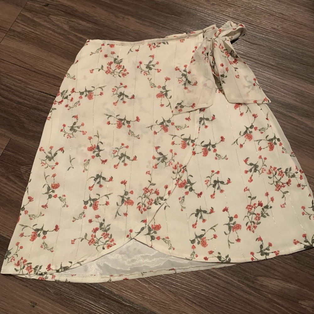 Pretty Little Thing floral mini skirt